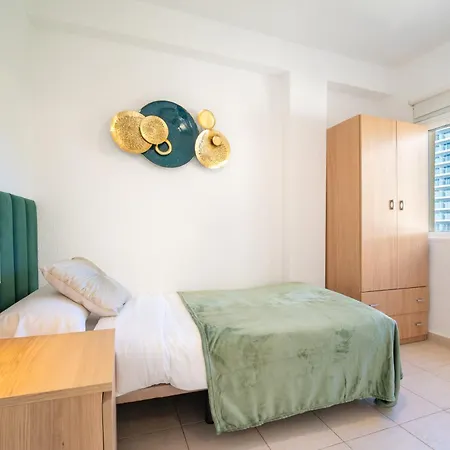 Goya Sea Front Апартаменты *